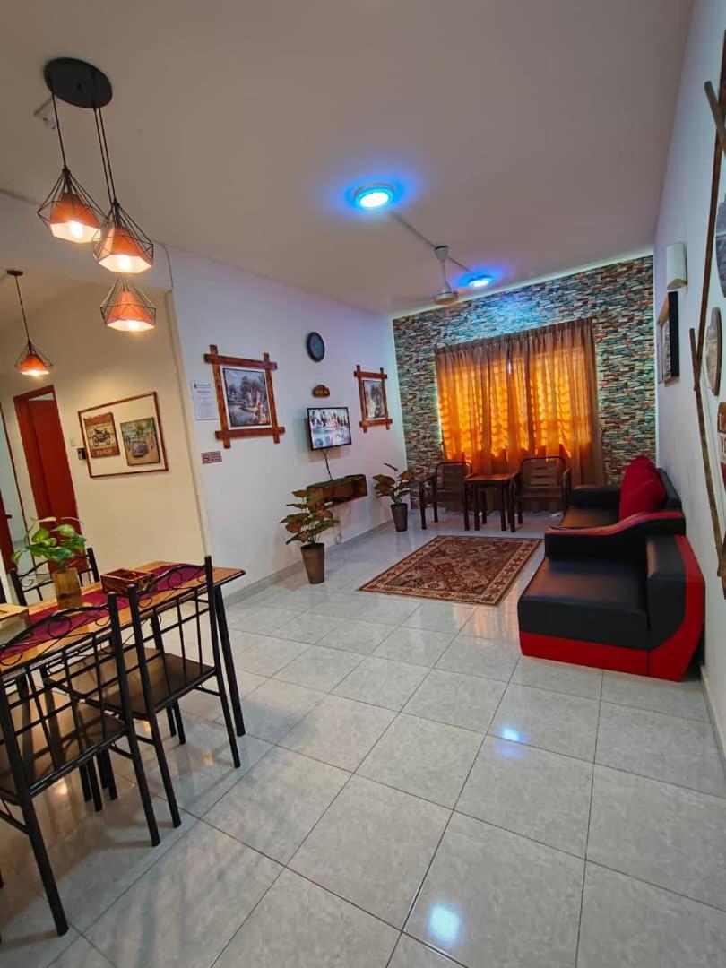 Homestay Budget Kuala Terengganu Tulipsia House Екстер'єр фото