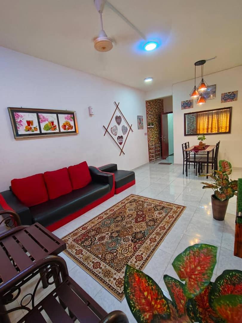 Homestay Budget Kuala Terengganu Tulipsia House Екстер'єр фото
