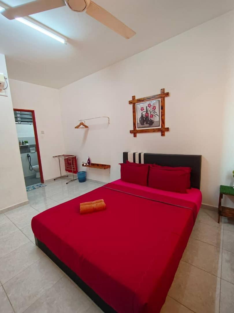 Homestay Budget Kuala Terengganu Tulipsia House Екстер'єр фото