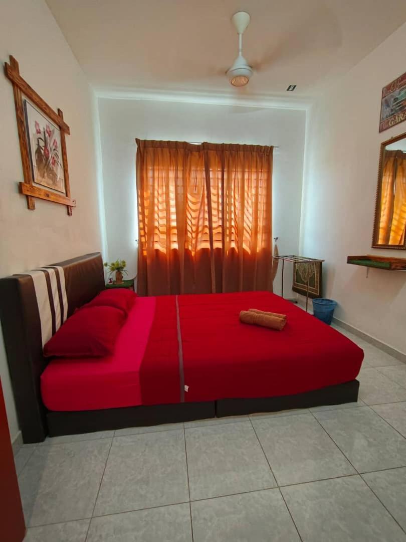 Homestay Budget Kuala Terengganu Tulipsia House Екстер'єр фото